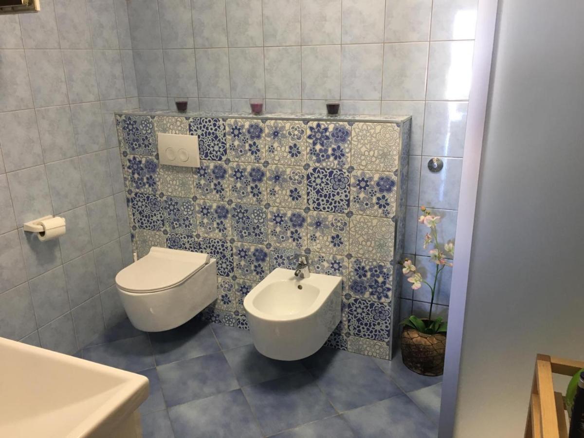 Villa Ulika - 3 Apt For 4 Persons Pula Exterior photo