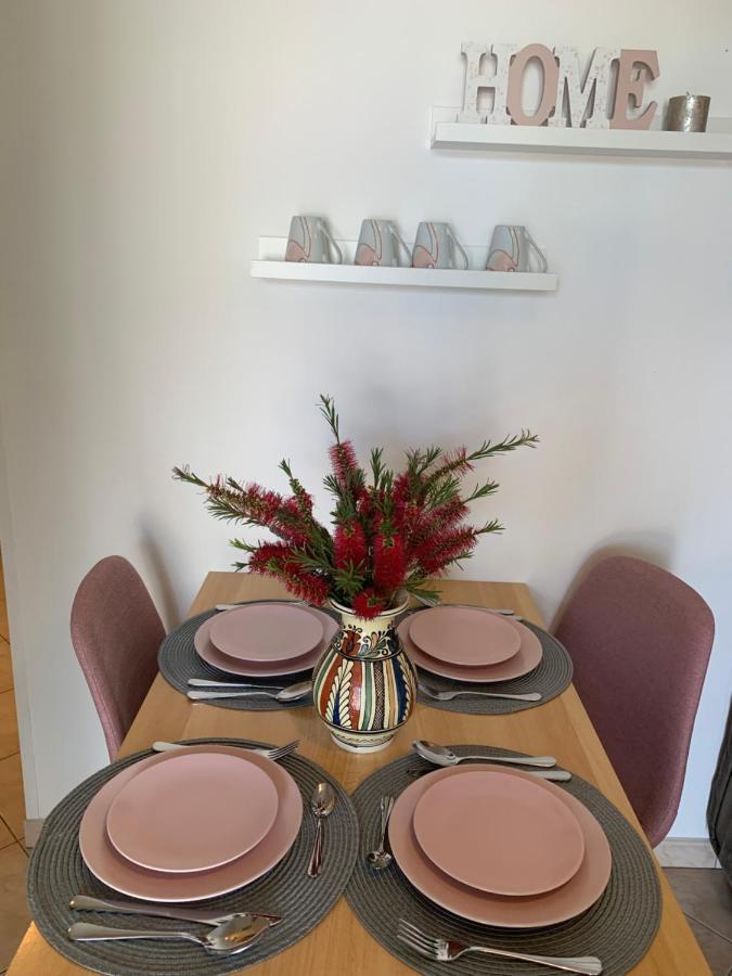 Villa Ulika - 3 Apt For 4 Persons Pula Exterior photo