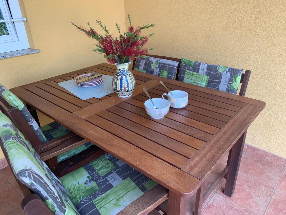 Villa Ulika - 3 Apt For 4 Persons Pula Exterior photo