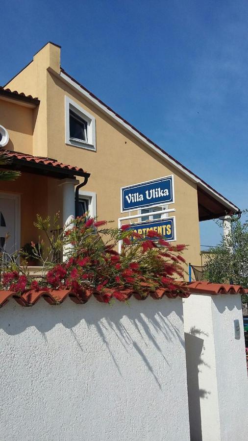 Villa Ulika - 3 Apt For 4 Persons Pula Exterior photo