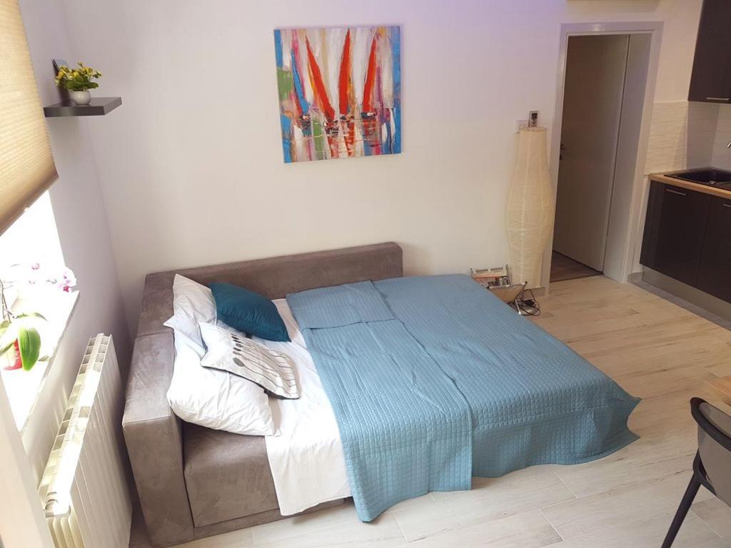 Villa Ulika - 3 Apt For 4 Persons Pula Exterior photo