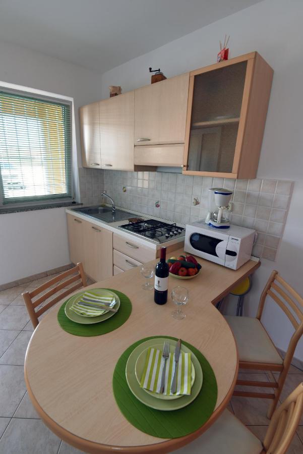 Villa Ulika - 3 Apt For 4 Persons Pula Exterior photo